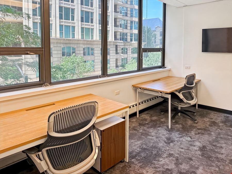 IL, Chicago - E Huron St