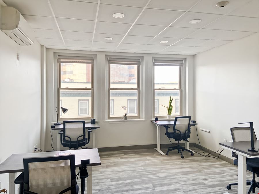 Regus - Manchester - 1087 Elm Street