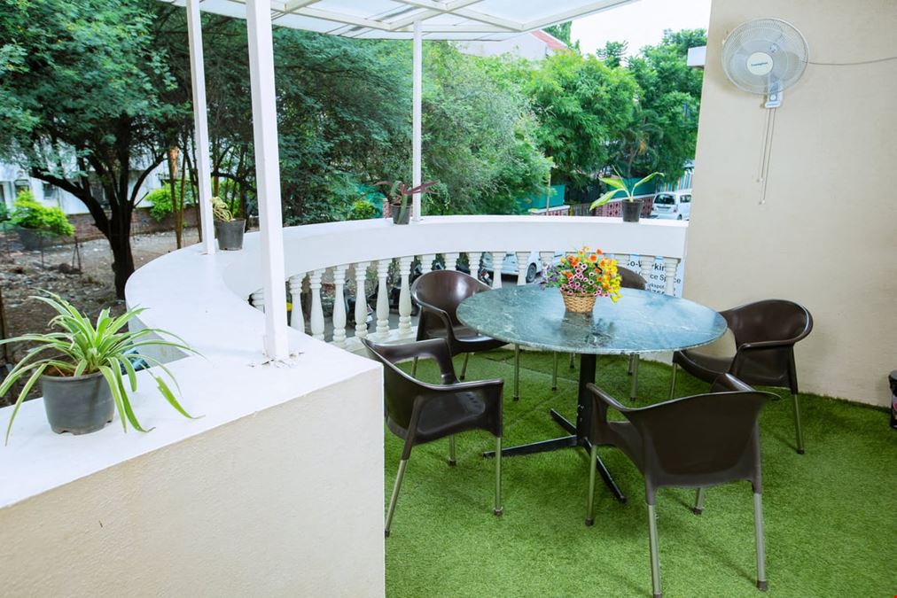 Divine Coworking - Cosmos Gardens