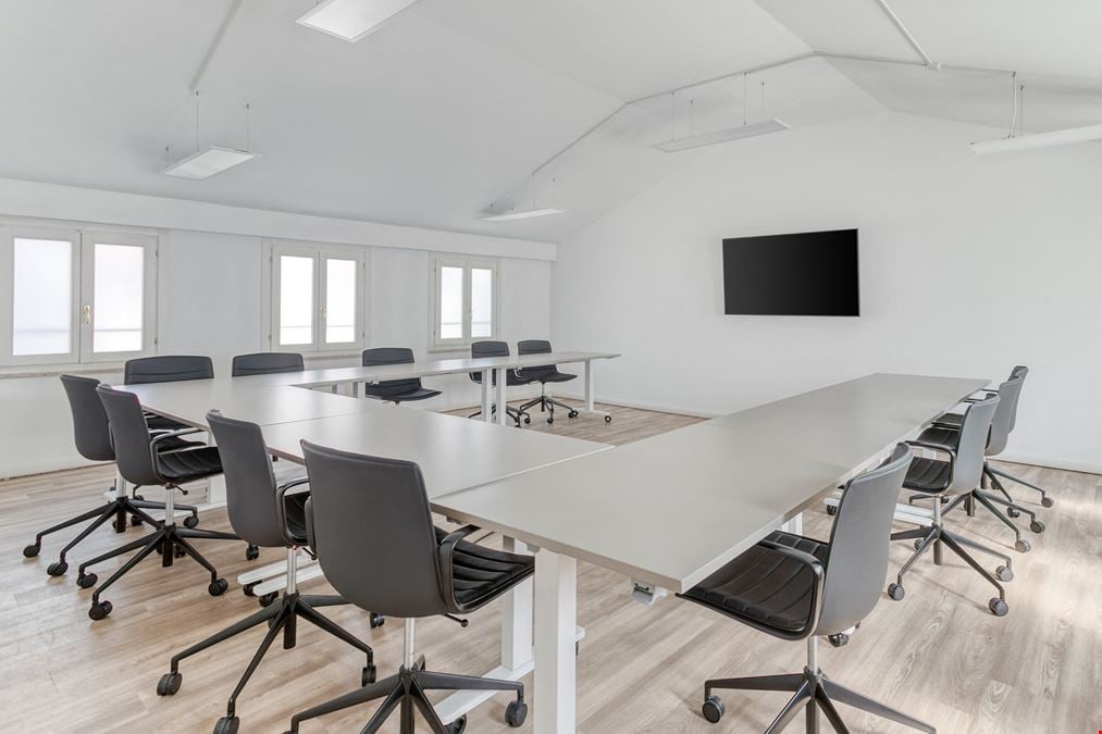 Regus - 8 High St
