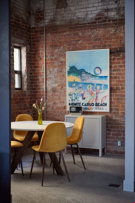 Private 4 People Meeting Room