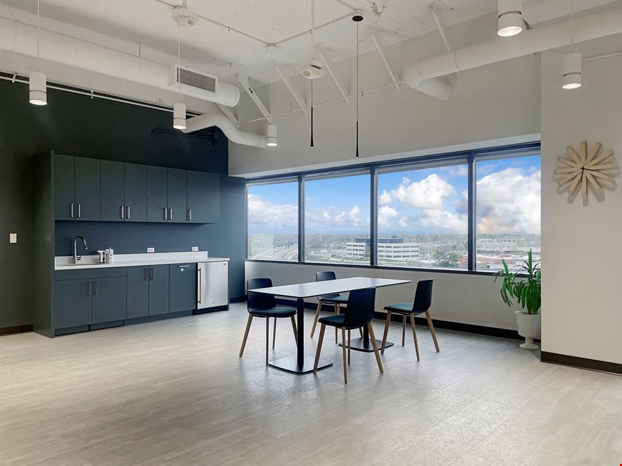 IL, Westmont - Oakmont Plaza Drive