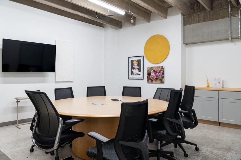 10 Person Large Conference Room with Round Table