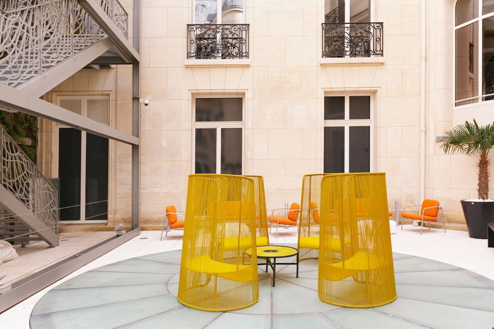 92 Av. des Champs-Élysées