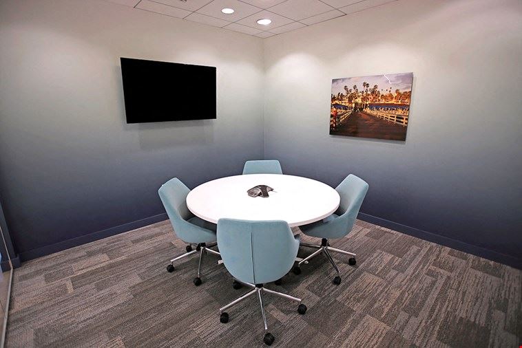 4 Person Meeting Room - Fortune