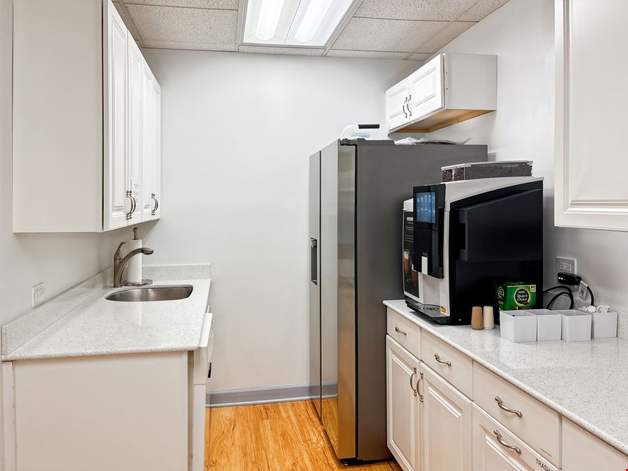 IL, Winfield - County Farm Rd