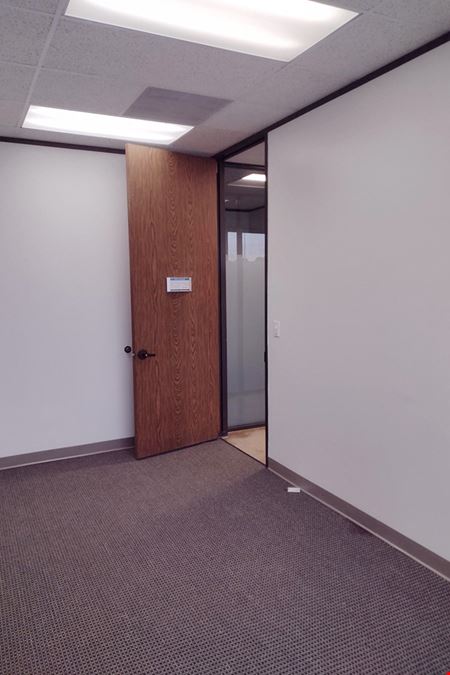 340-350 N Sam Houston Pkwy E