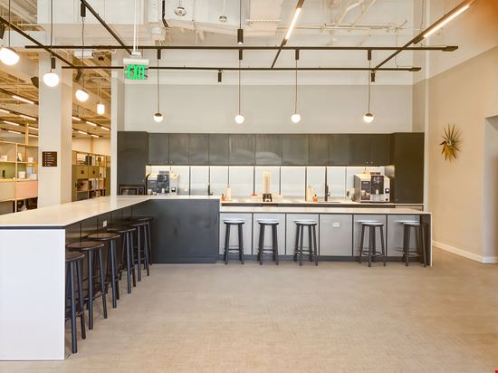 LA, Baton Rouge - 10202 Perkins Rowe