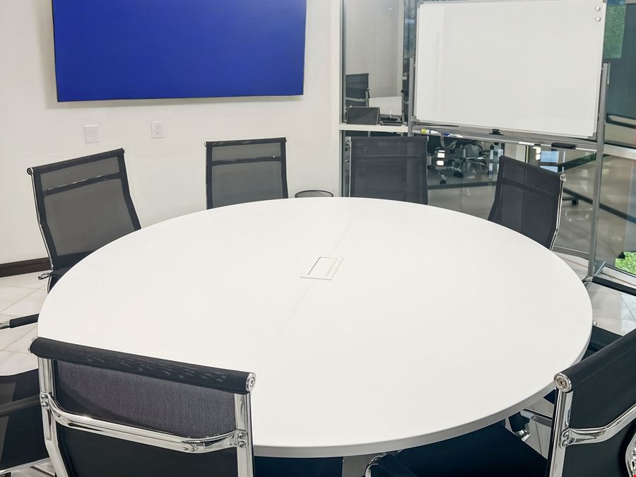 Regus - Chardon - 7th Ave