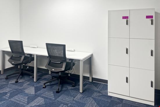 CA, Fresno - 1690 W Shaw Ave