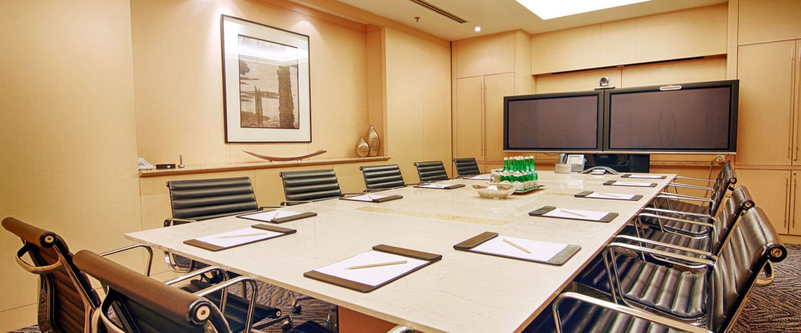 CEO SUITE - Jakarta - Wisma GKBI