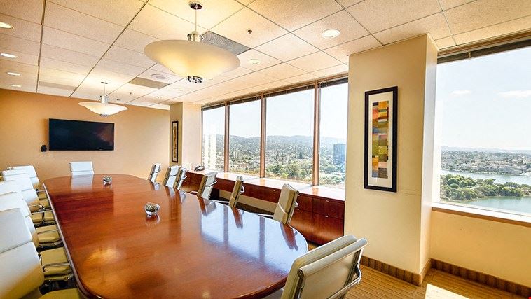 14 Person Meeting Room - Lake Merritt