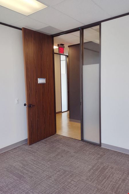 340-350 N Sam Houston Pkwy E