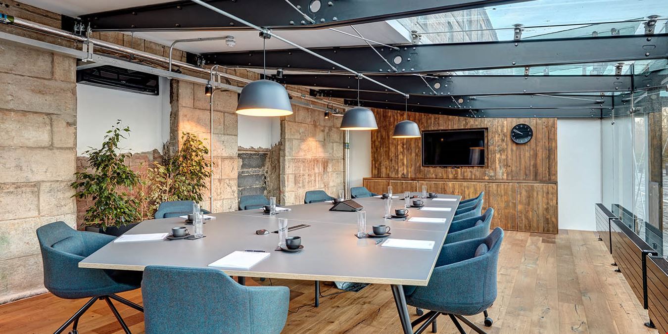 Clockwise - Edinburgh Leith