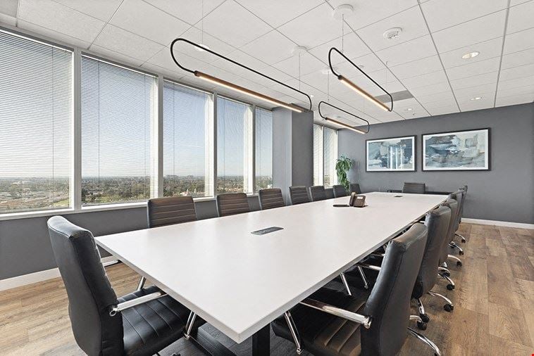 16 Person Meeting Room