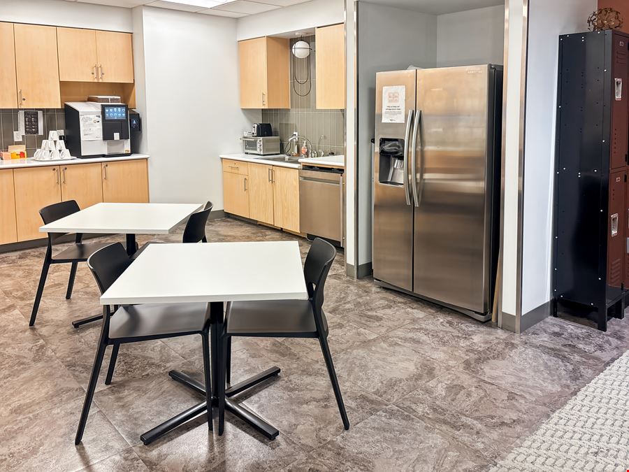 AR, Bentonville - Bentonville Plaza