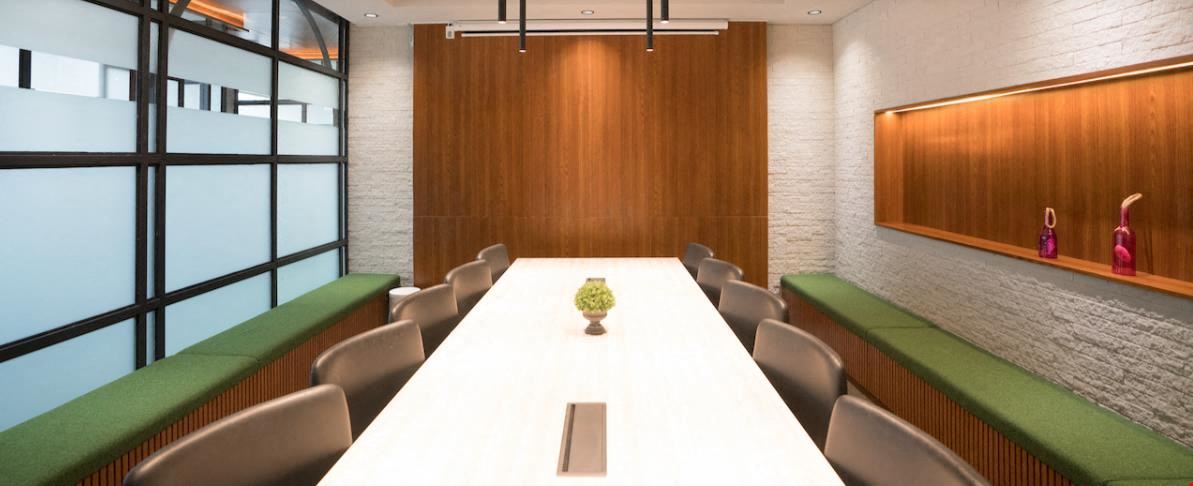 Uptown Serviced Office