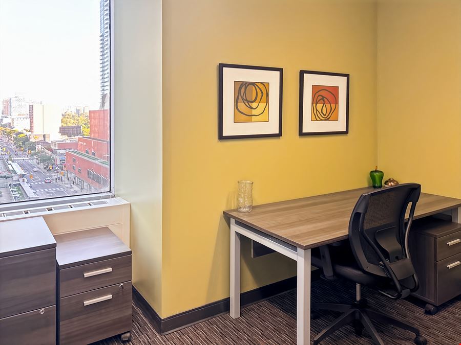 ON, Toronto - Bloor and Yonge