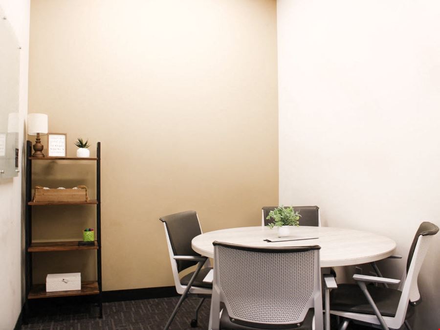 Edina - Huddle Room
