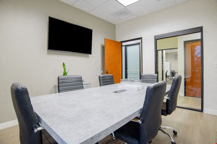 6 Person Meeting Room - Aqua