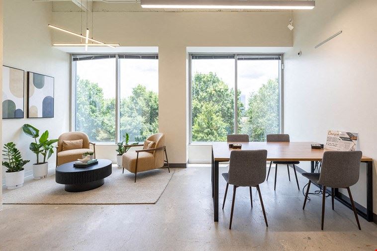 Expansive Coworking Lounge