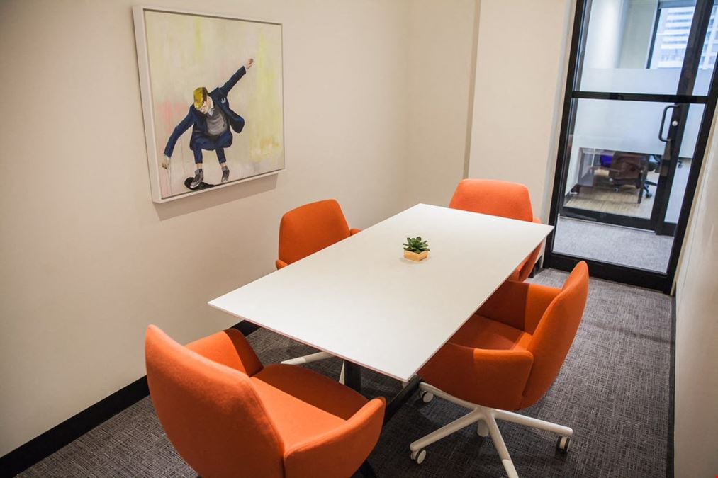 Avenue Room