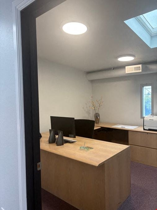 Private Desk Room
