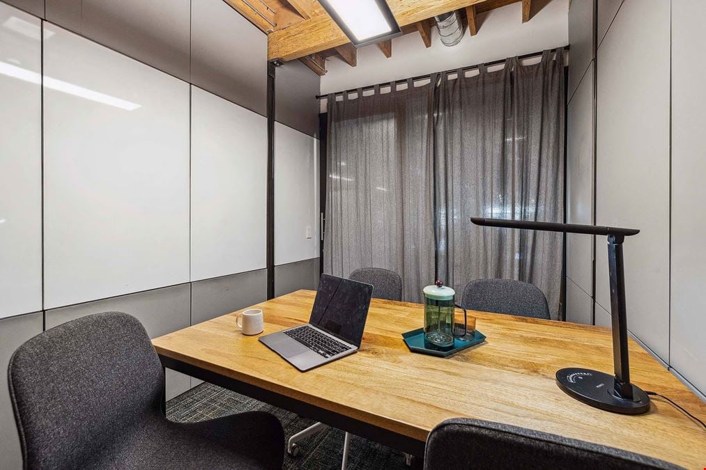 Opal Meeting Room