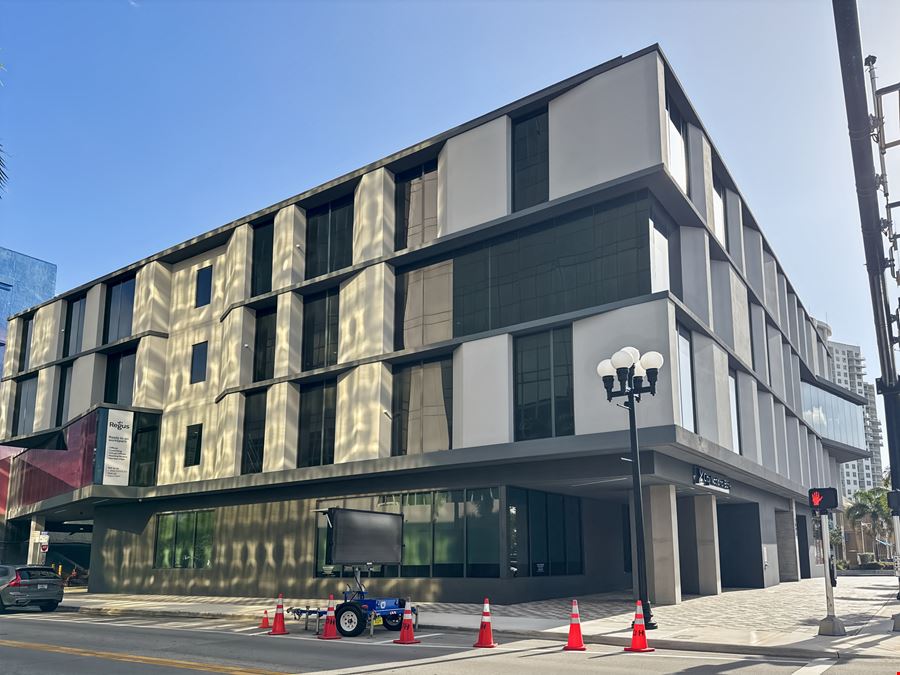 Regus - Hollywood - 1895 Tyler Street