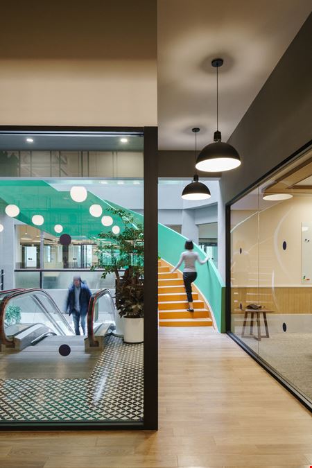 No. 588, Yan'an East Road