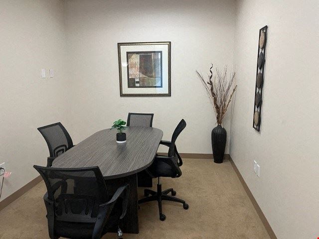 6 Person Meeting Room