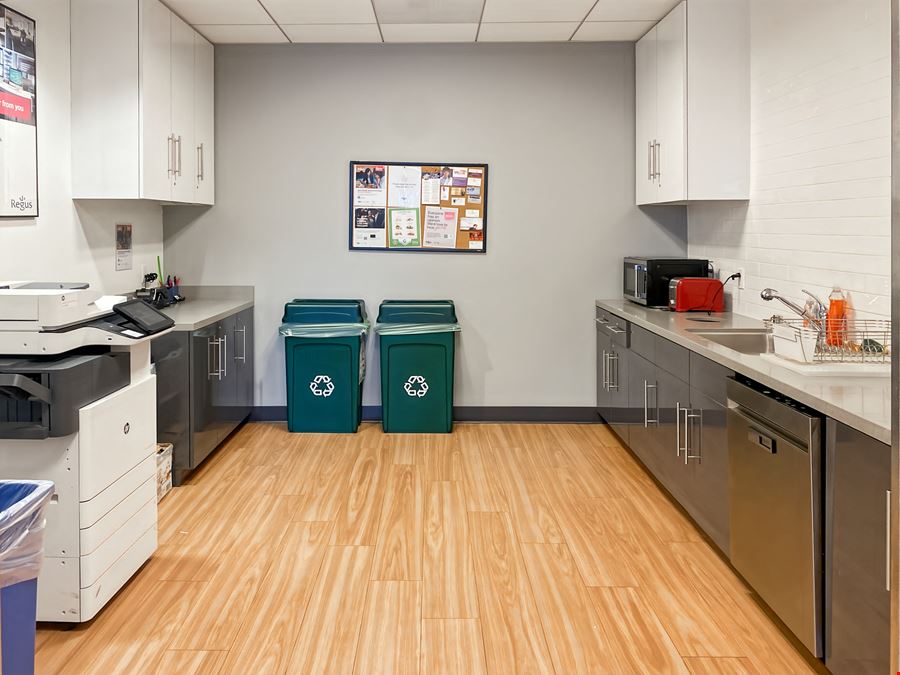 Regus - Long Beach – Landmark Square