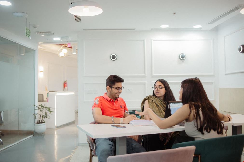 Alt.f - Connaught Place