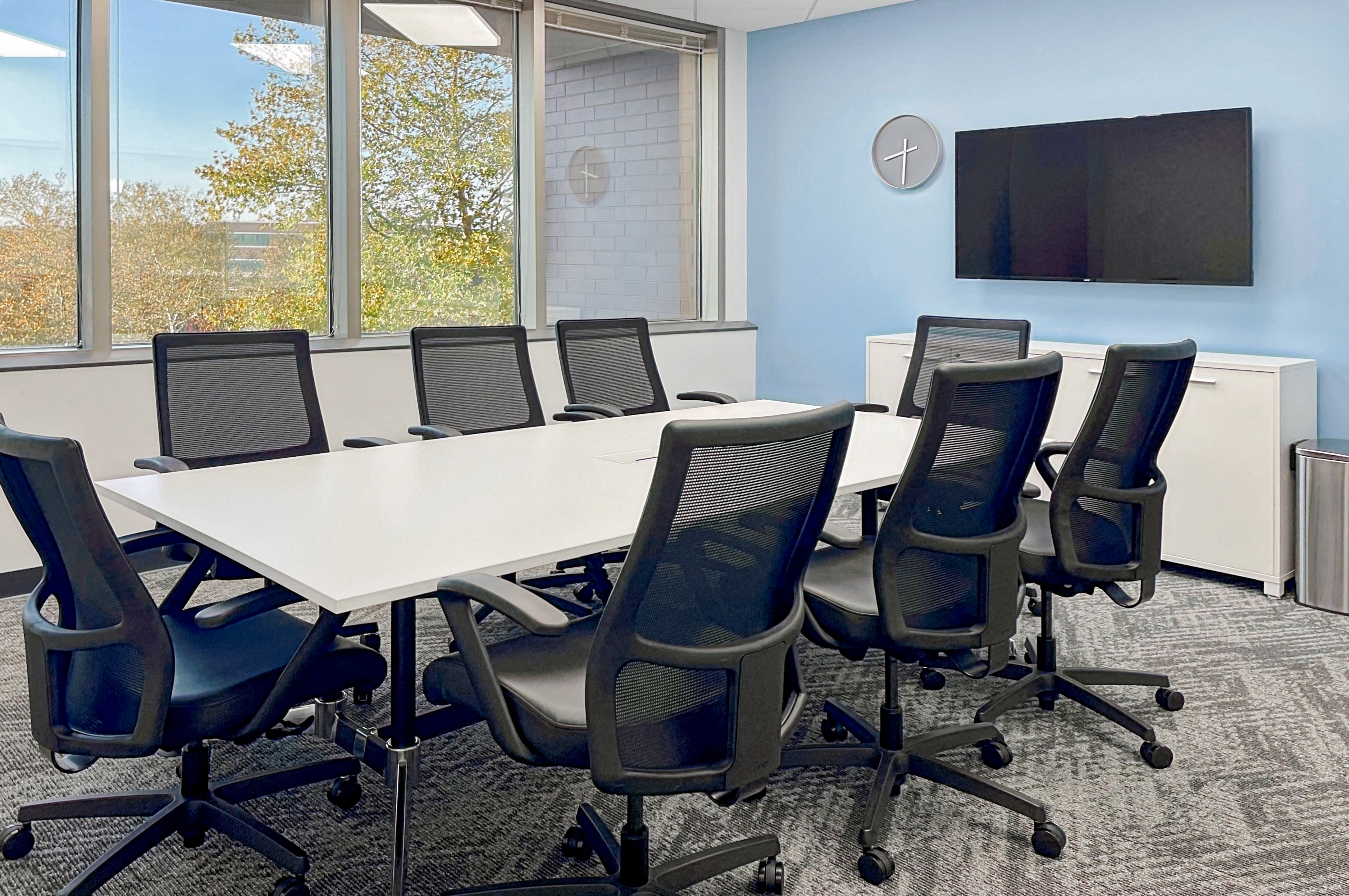 Shared workspaces at Regus - Lansdale - Sumneytown Pike | CoworkingCafe