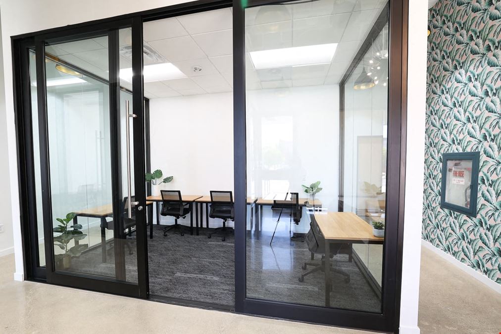 5-Desk Office 115