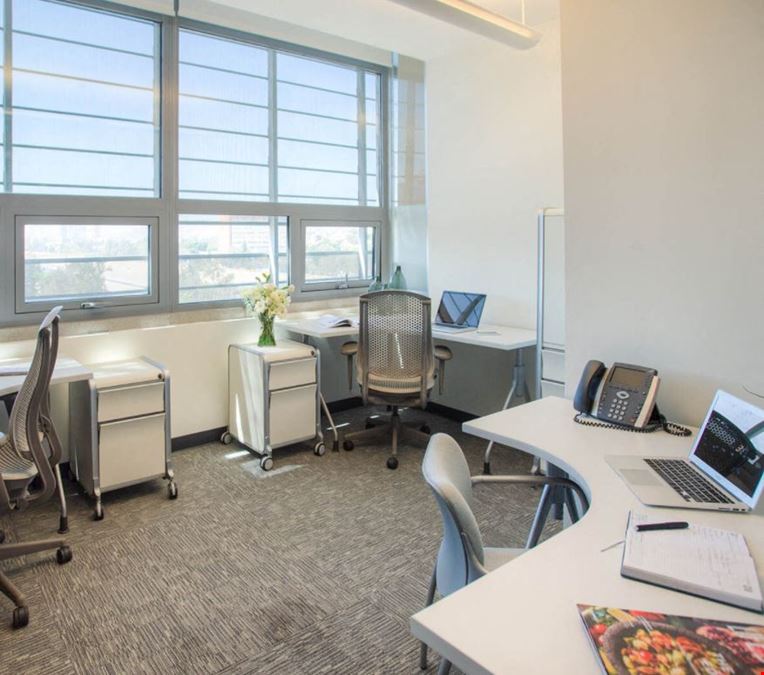 IOS Offices Via Corporativo Tijuana