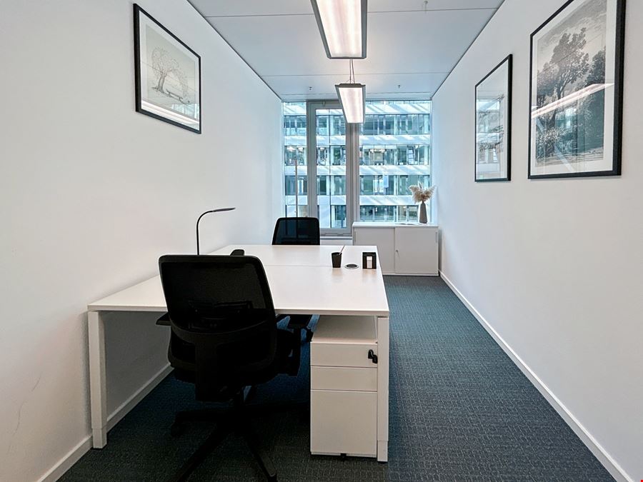 Regus - The Squaire Business Center