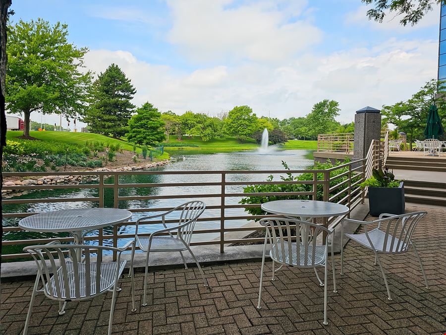 IL, Buffalo Grove - E Lake Cook Rd