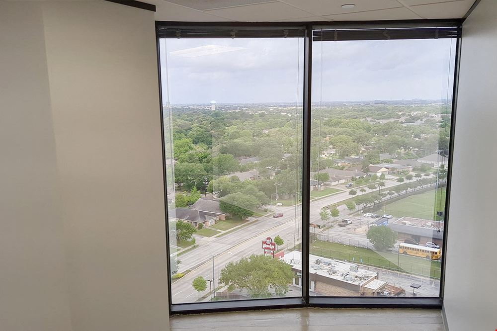 7322-7324 Southwest Freeway