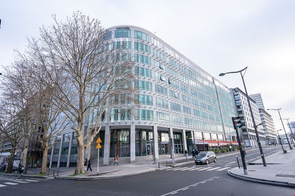 WeWork - 198 Avenue France