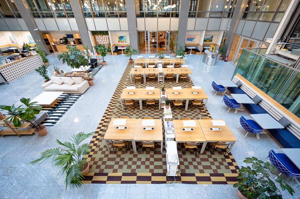 WeWork - 198 Avenue France