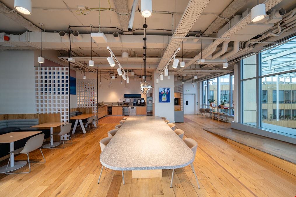 WeWork - 198 Avenue France