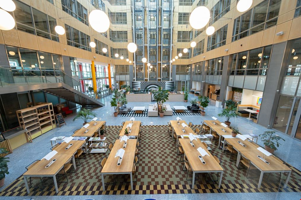 WeWork - 198 Avenue France