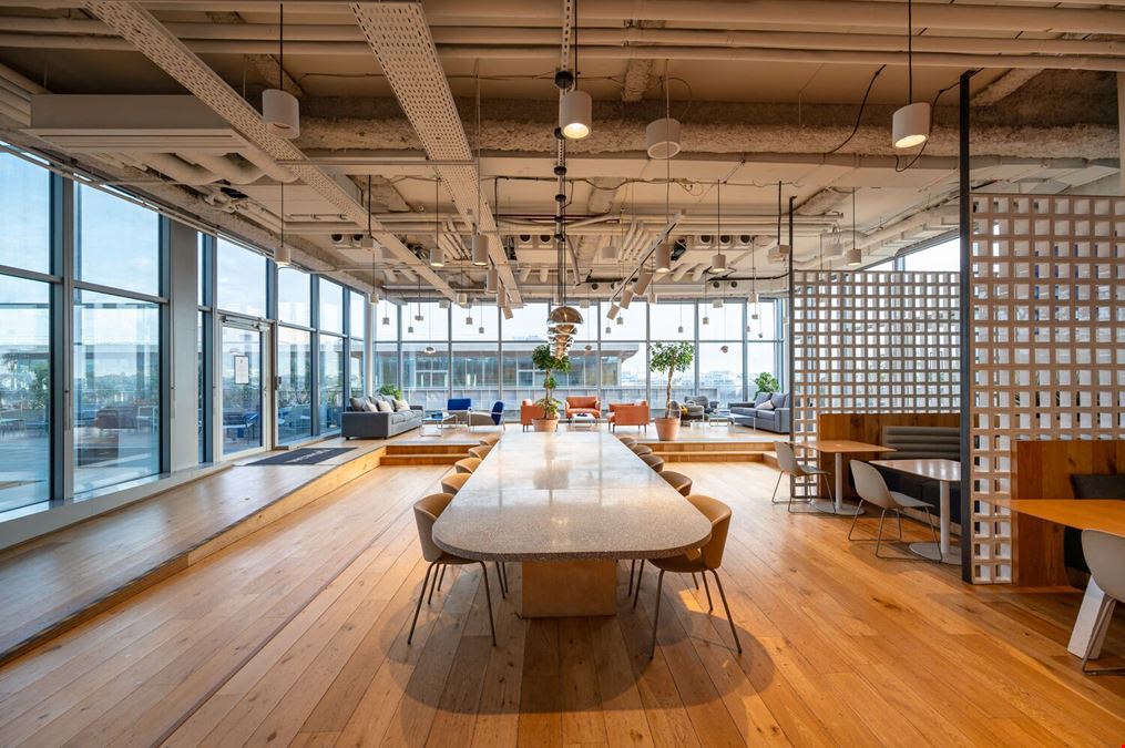 WeWork - 198 Avenue France