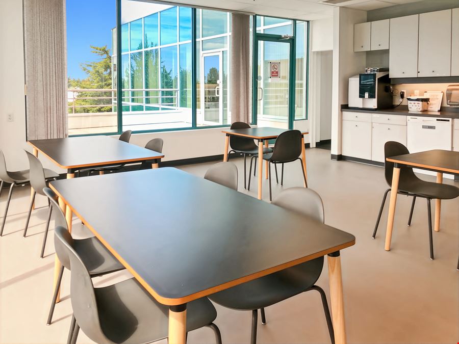 BC, Richmond - Commerce Court