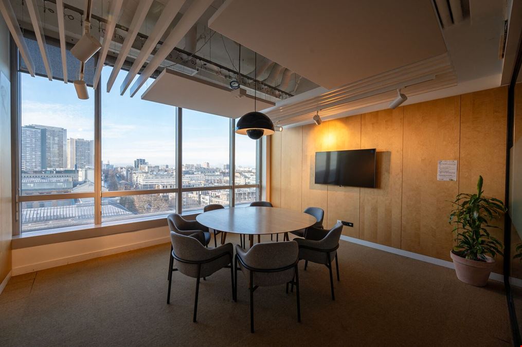 WeWork - 198 Avenue France
