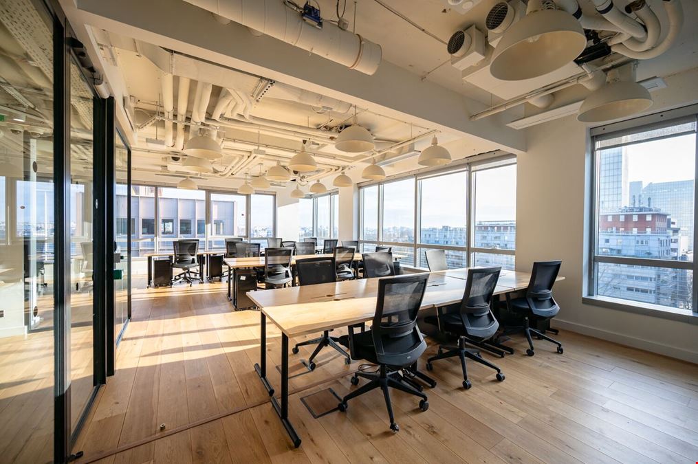 WeWork - 198 Avenue France