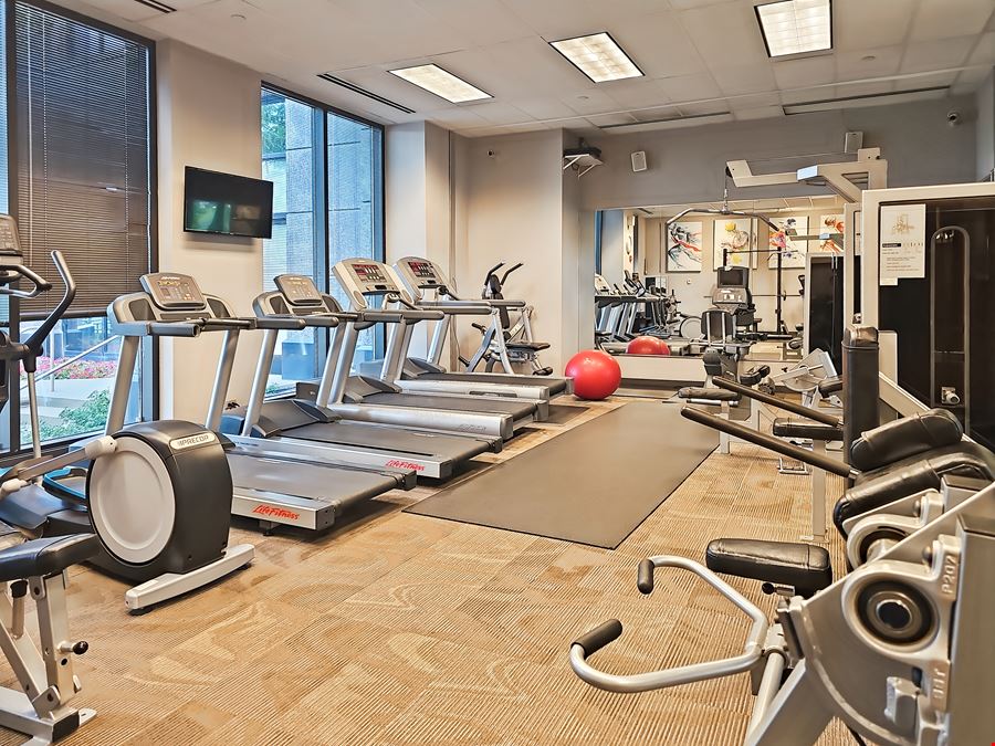 IL, Buffalo Grove - E Lake Cook Rd