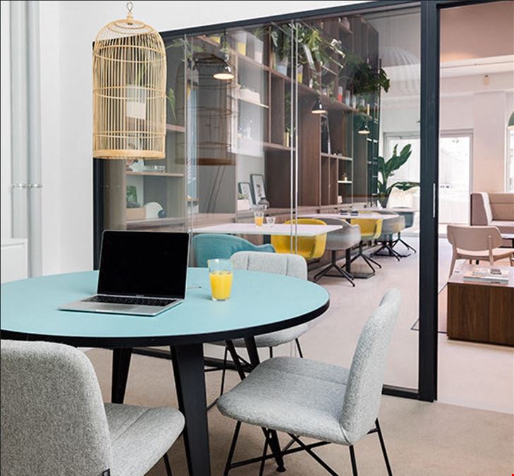 Deskopolitan Voltaire