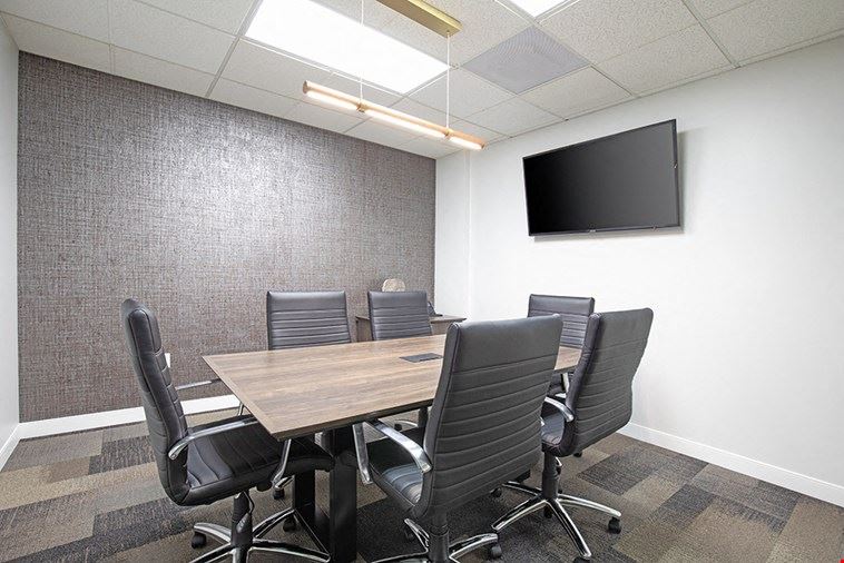 6 Person Meeting Room